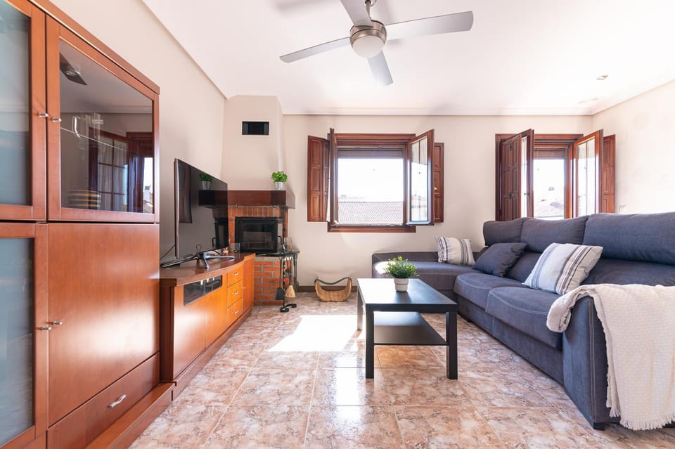 Communal lounge/ TV room, TV and multimedia, Living room, Photo of the whole room, Seating area, fireplace