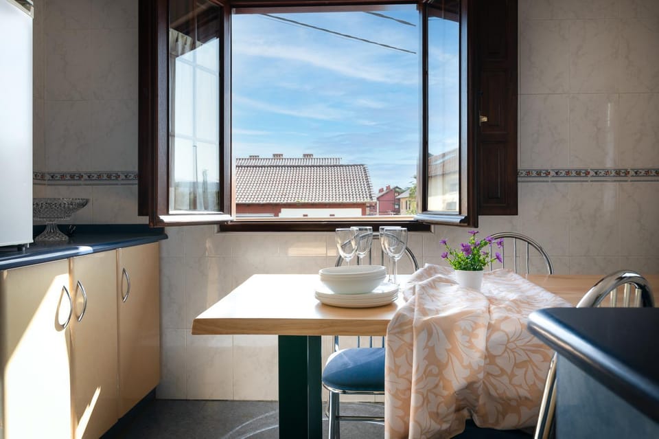 View (from property/room), Kitchen or kitchenette, Dining area