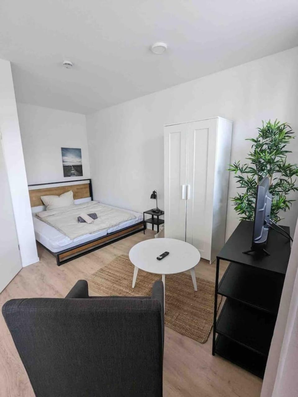 Photo of the whole room, Bedroom