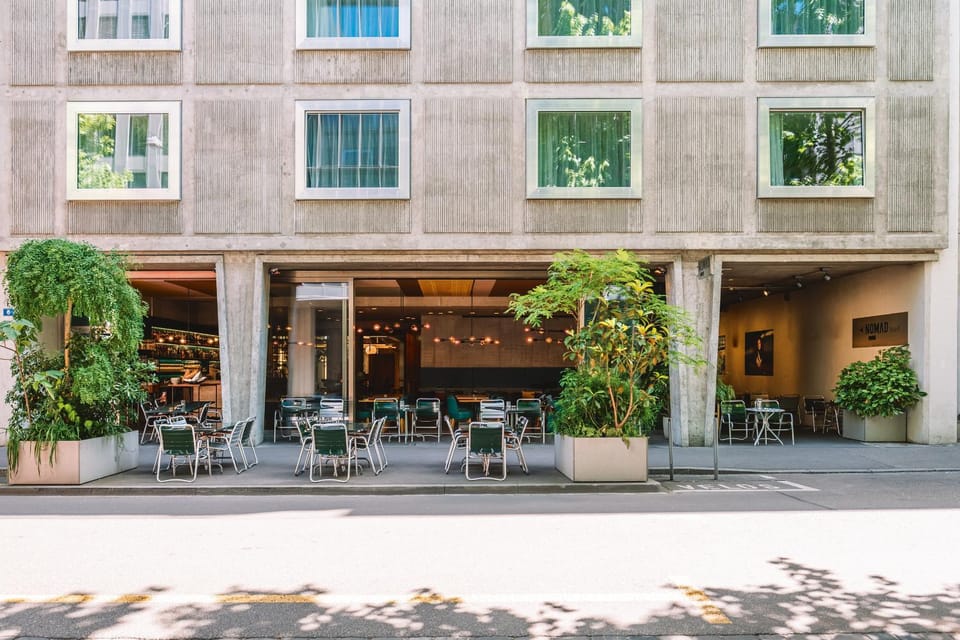 Restaurant/places to eat, Facade/entrance