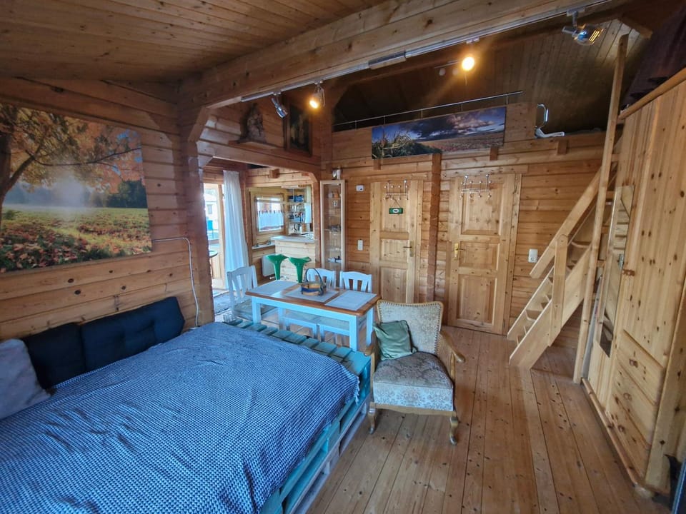 Bed, Living room, Photo of the whole room, Seating area, Bedroom