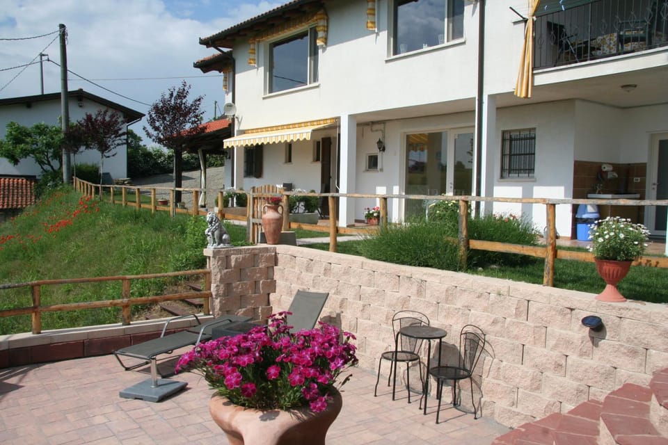 Property building, Patio, Facade/entrance, Garden