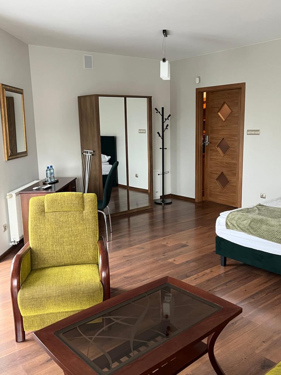 Bed, Photo of the whole room, Seating area, Bedroom, wardrobe