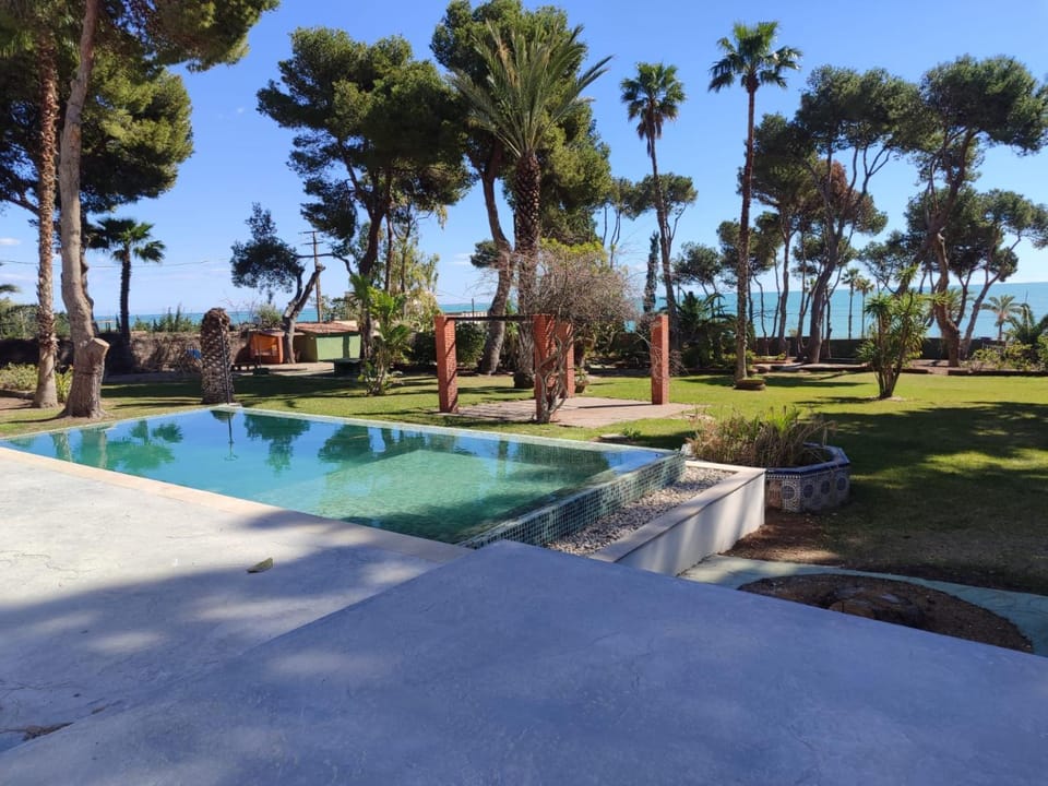 Swimming pool