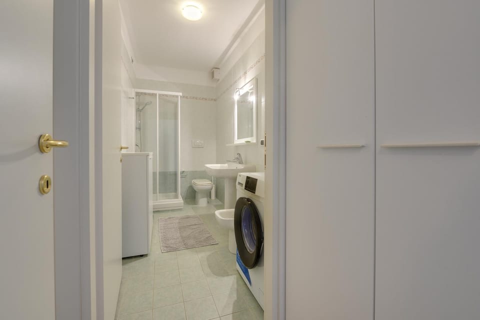 Shower, Bathroom, washing machine