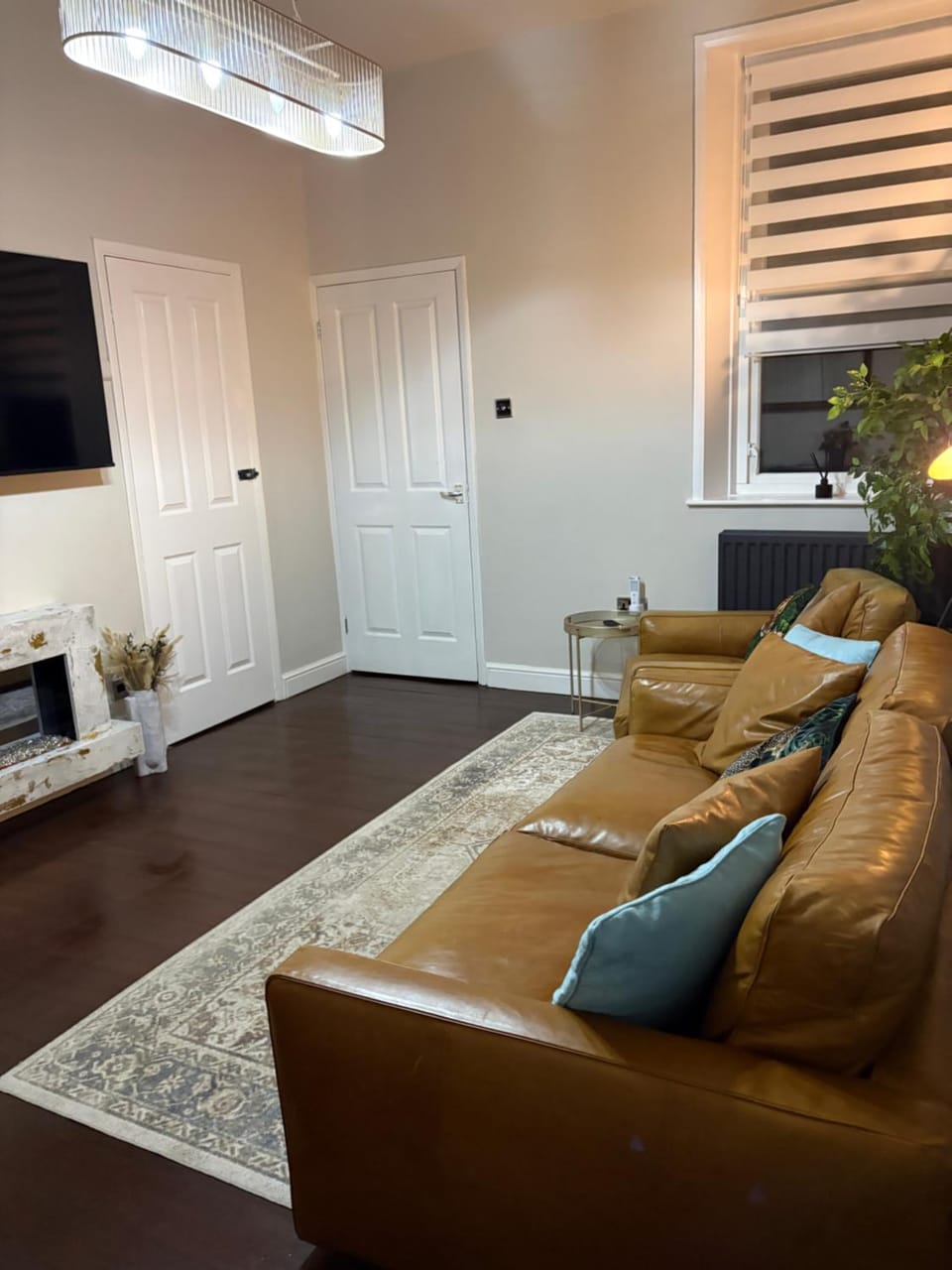 Communal lounge/ TV room, TV and multimedia, Living room, Seating area, Evening entertainment