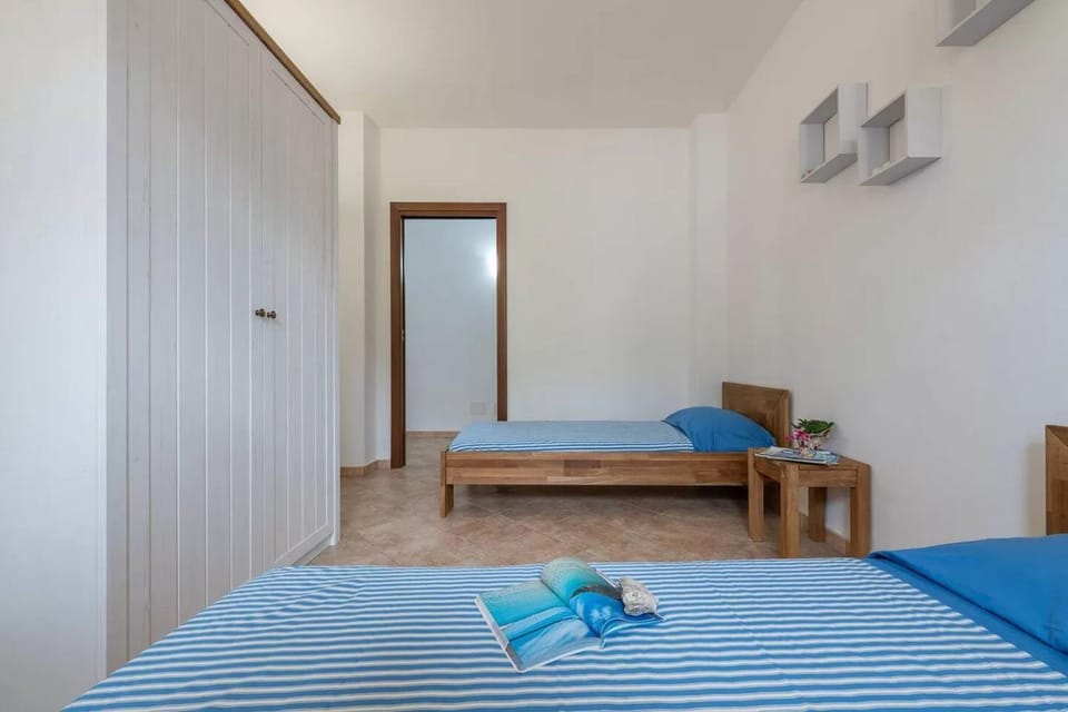 Bed, Decorative detail, Bedroom