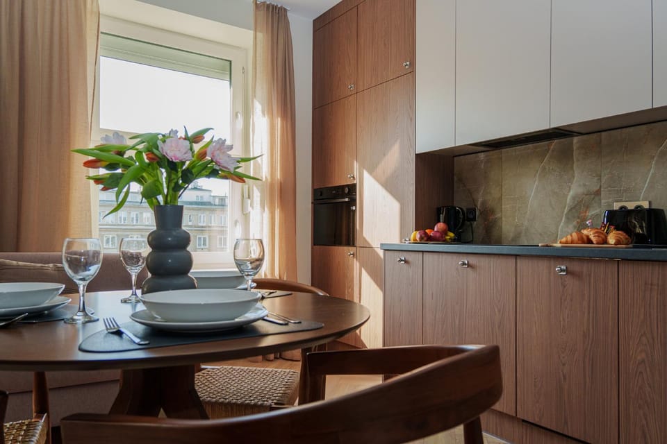 Kitchen or kitchenette, Seating area, Dining area