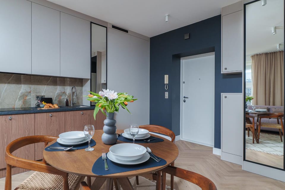 Kitchen or kitchenette, Seating area, Dining area