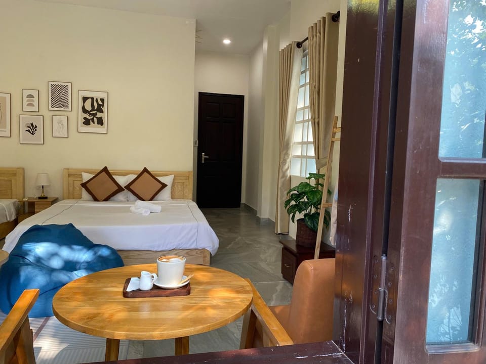 Photo of the whole room, Seating area, Bedroom