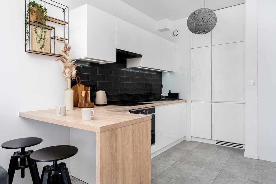 Coffee/tea facilities, Kitchen or kitchenette, oven, stove