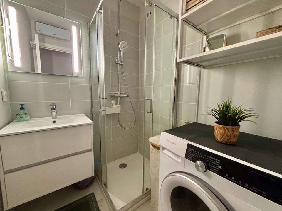 T2 en rez-de-jardin avec terrasse privative, résidence avec piscine et tennis Apartment in Six-Fours-les-Plages