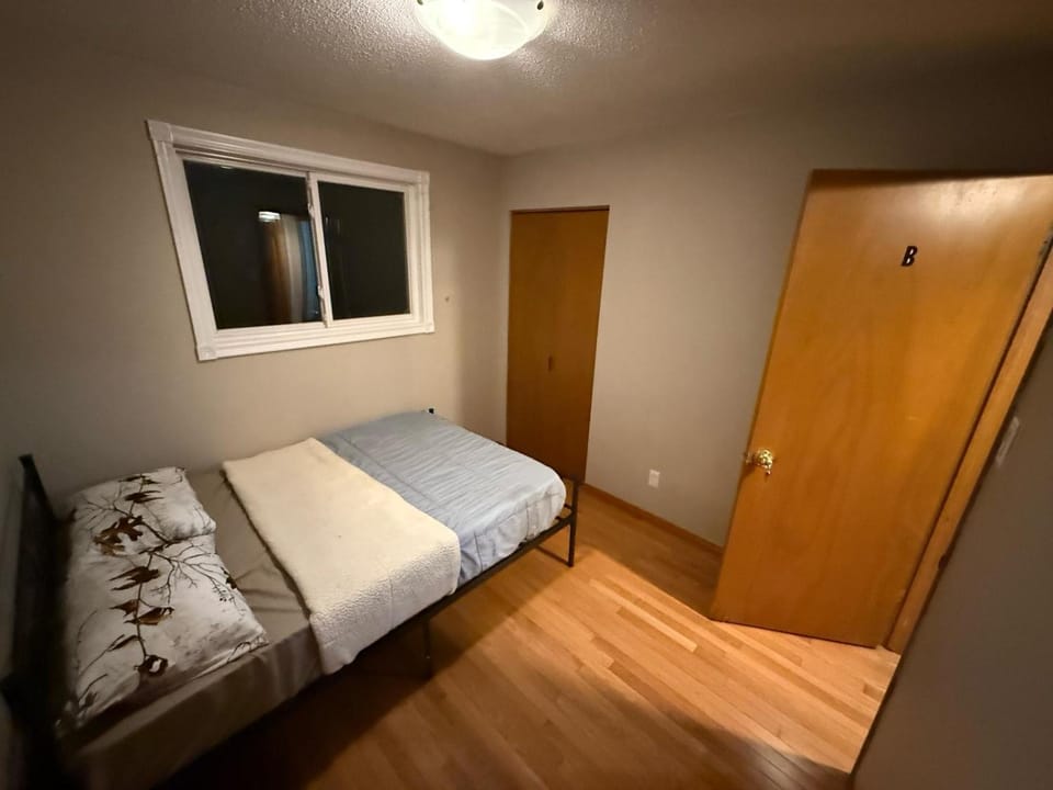 HEAVY PRICE CUT-BOOK NOW!- Next to Airport, Downtown,Transit Vacation rental in Kitchener