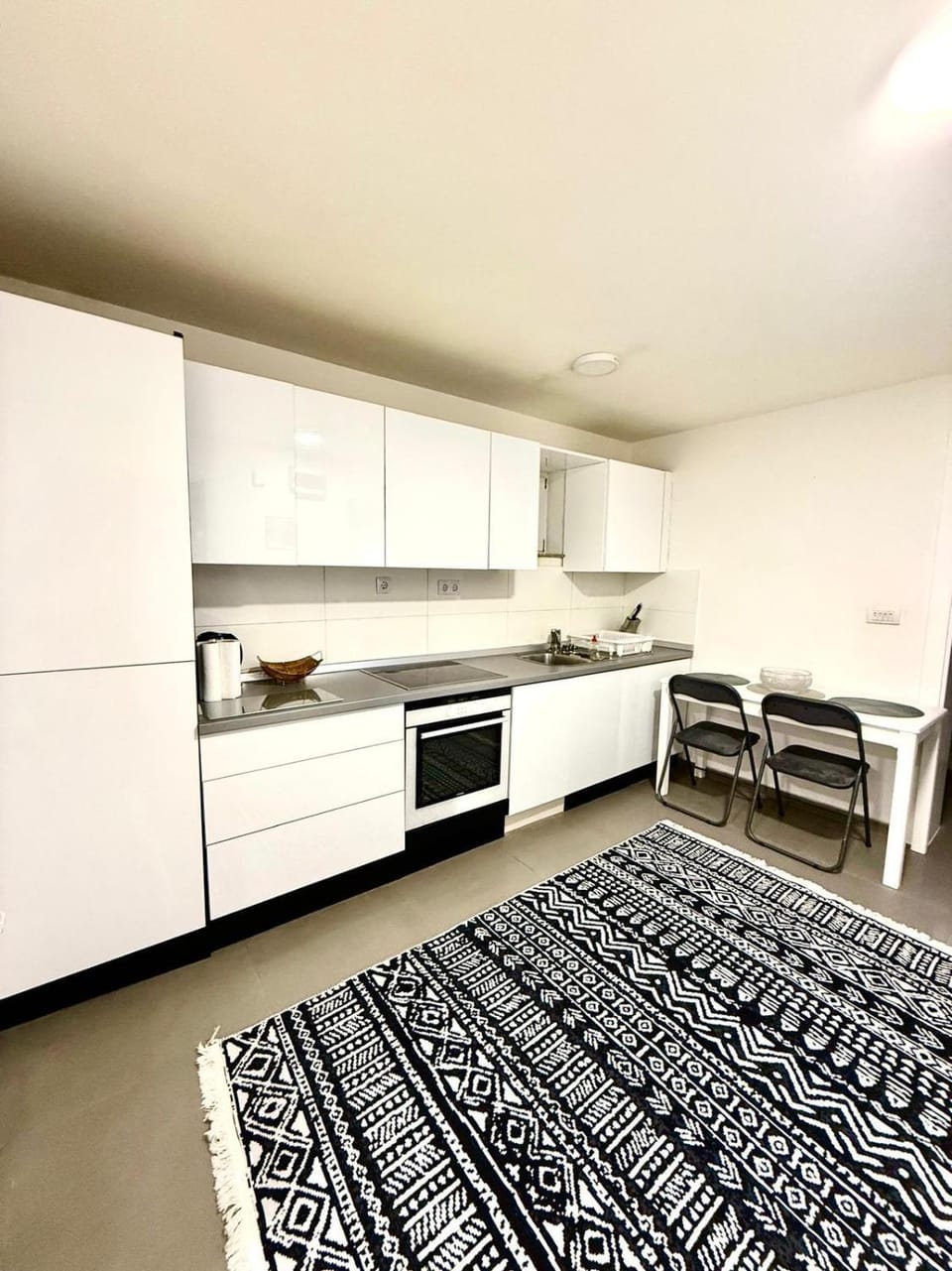 Kitchen or kitchenette, Dining area, oven, stove