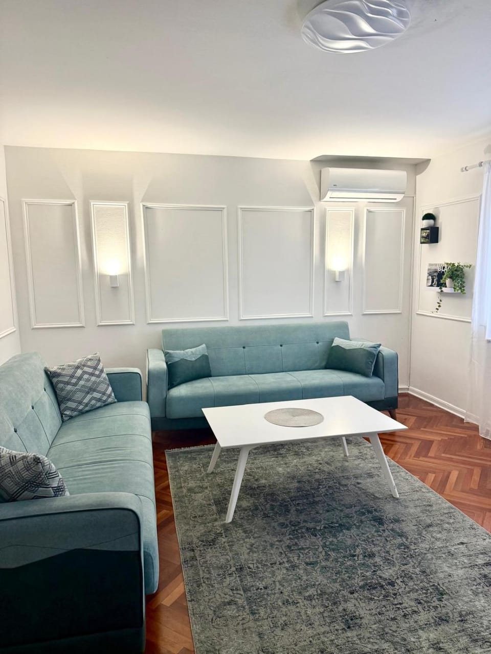 Living room, Seating area