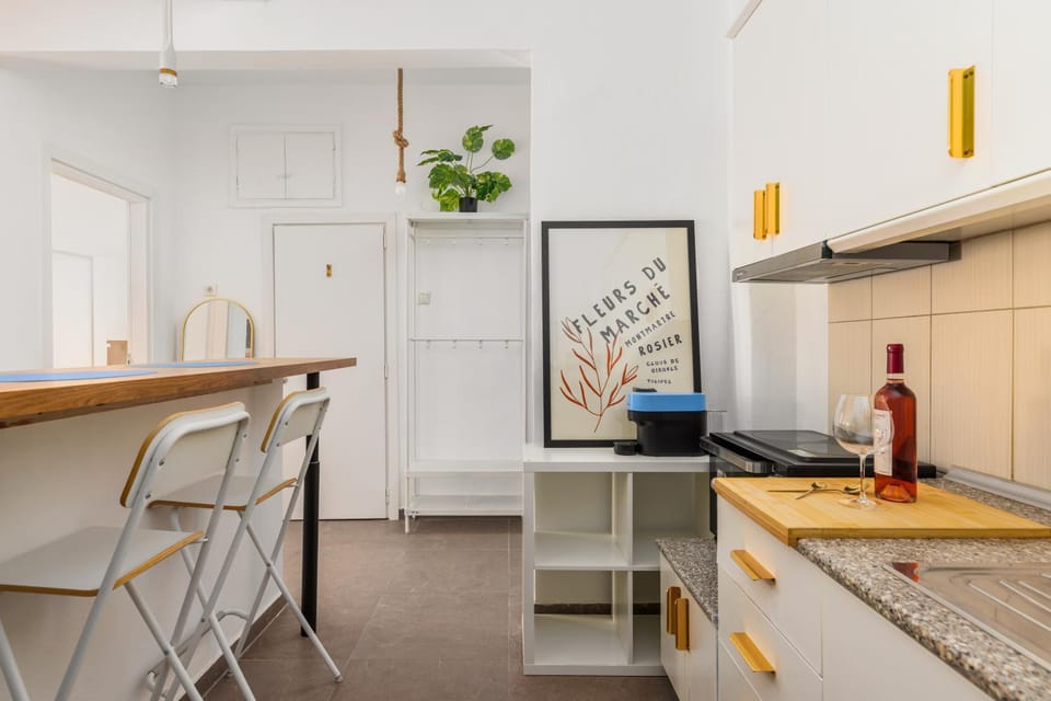 Kitchen or kitchenette, Dining area, oven, stove