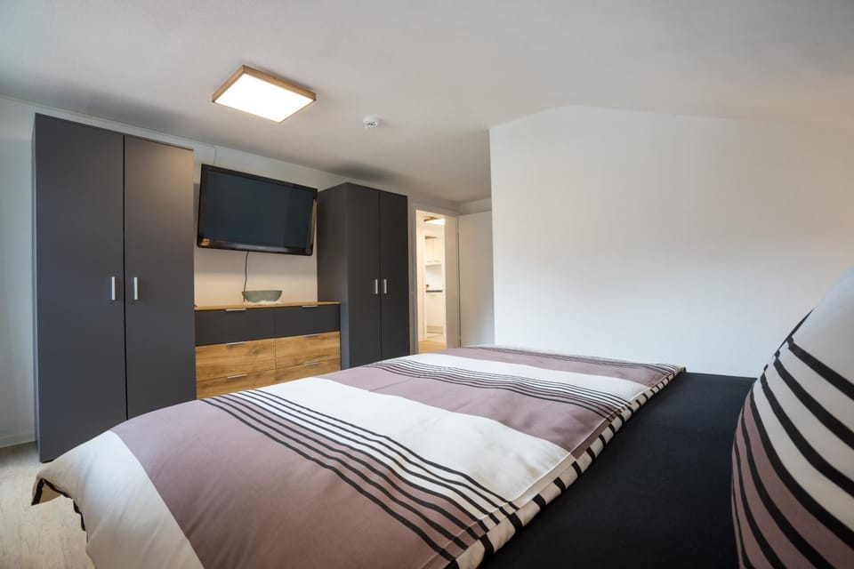 Bedroom, wardrobe