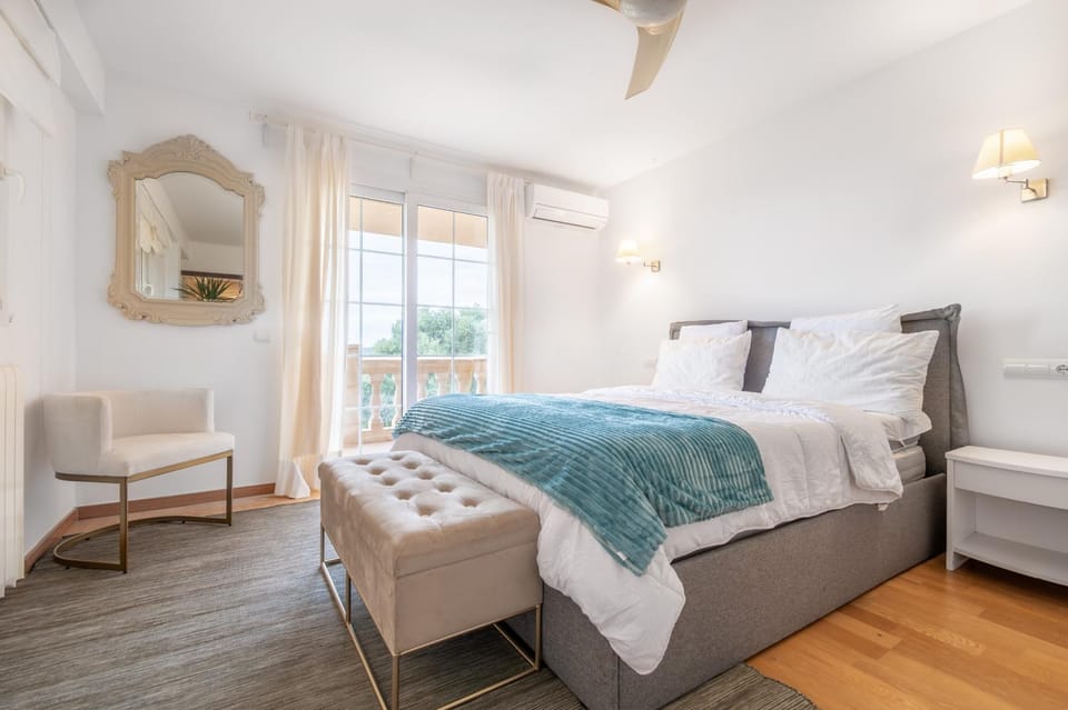Living room, Bedroom