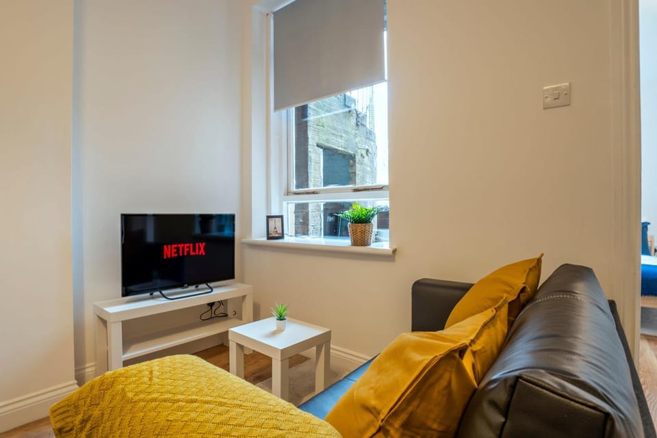 Near Beach 2BR Ground Floor Flat-Free Parking Apartment in Kirkcaldy