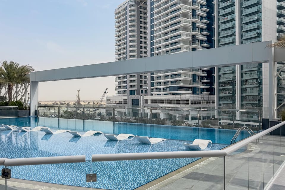Swimming pool, sunbed