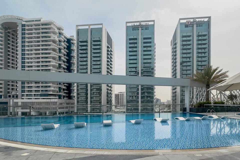 Swimming pool, sunbed