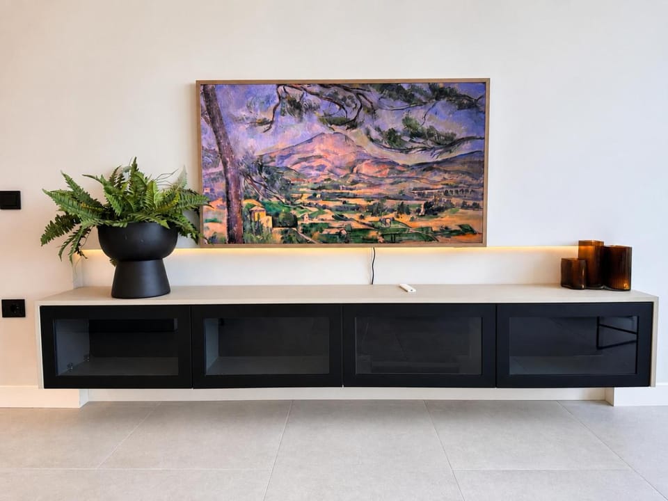 TV and multimedia, Living room, Seating area, VIP