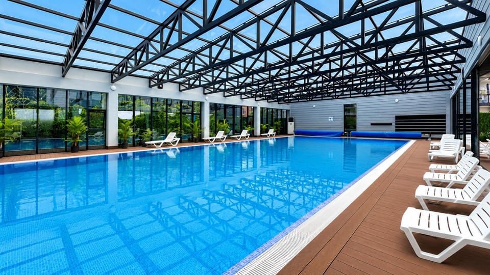 Day, Neighbourhood, Pool view, Swimming pool, Swimming pool, Location, sunbed, VIP, VIP, VIP