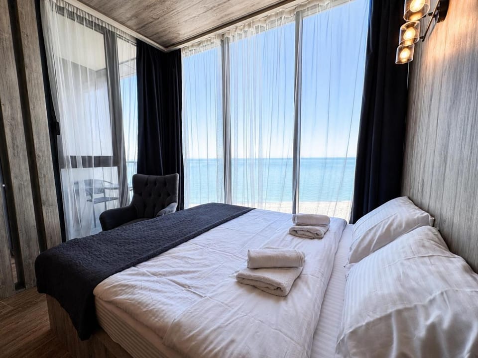 Bed, Natural landscape, View (from property/room), Photo of the whole room, Bedroom, Sea view, towels