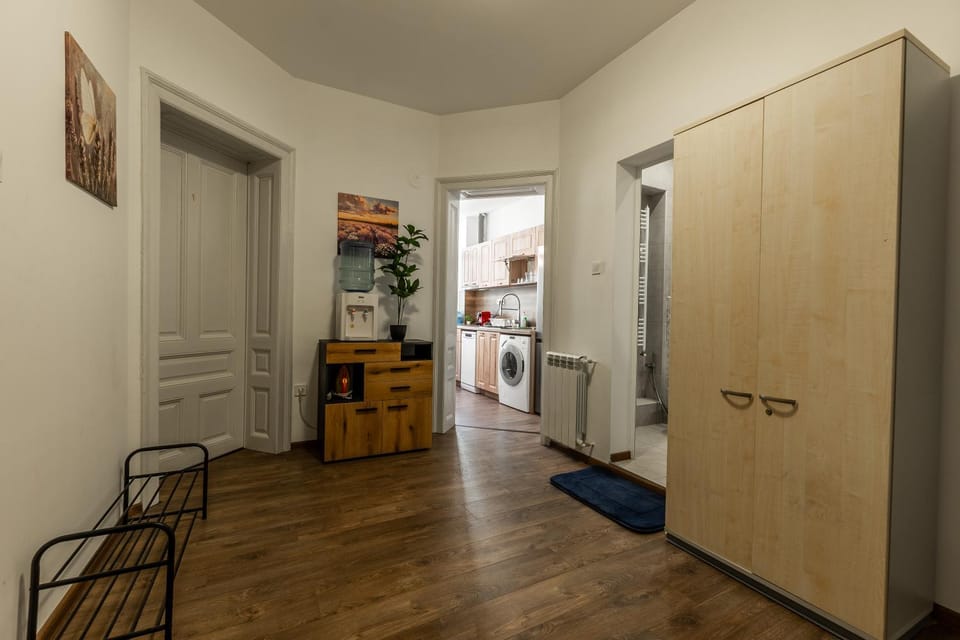 Kitchen or kitchenette, Photo of the whole room, wardrobe