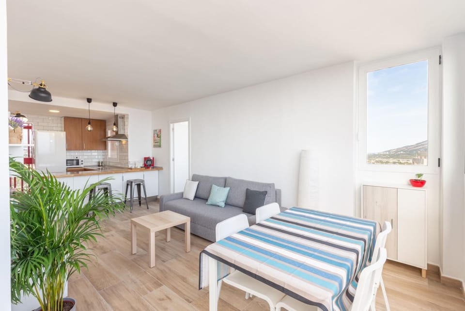 Balcony/Terrace, Kitchen or kitchenette, Living room, Seating area, Dining area