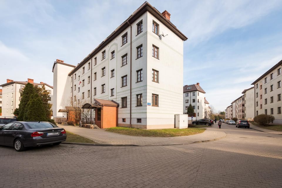 Property building, Neighbourhood, Location
