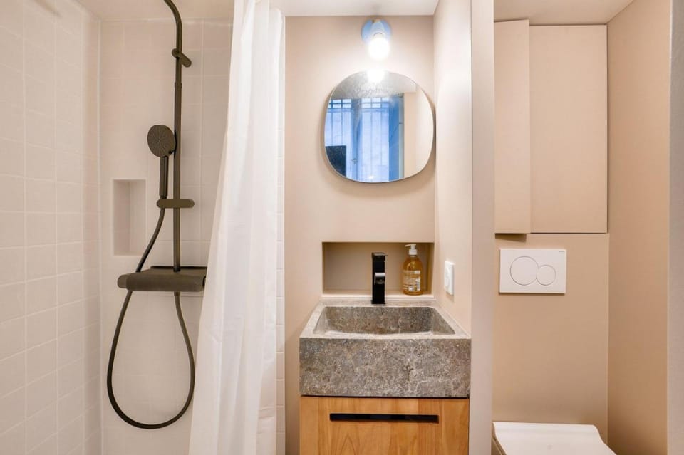 Renovated studio in the heart of the Marais Apartment in Paris