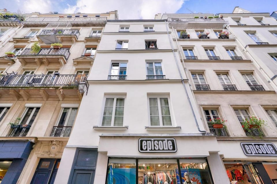 Renovated studio in the heart of the Marais Apartment in Paris