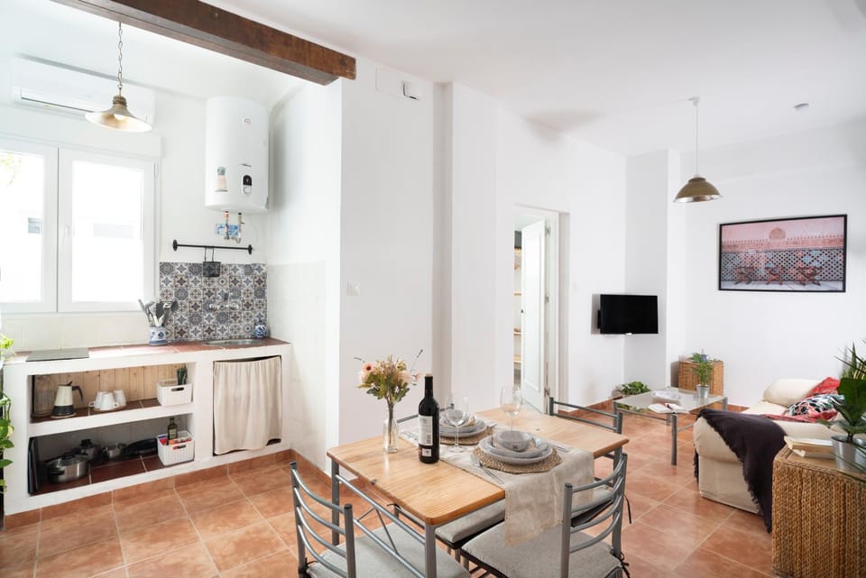 Kitchen or kitchenette, Living room, Photo of the whole room, Dining area, heating, kitchen, air conditioner