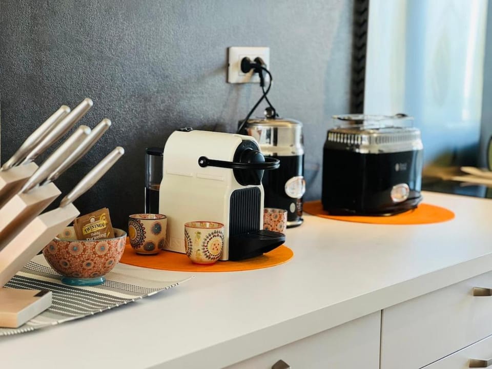 Coffee/tea facilities, Kitchen or kitchenette, Food and drinks, kitchen