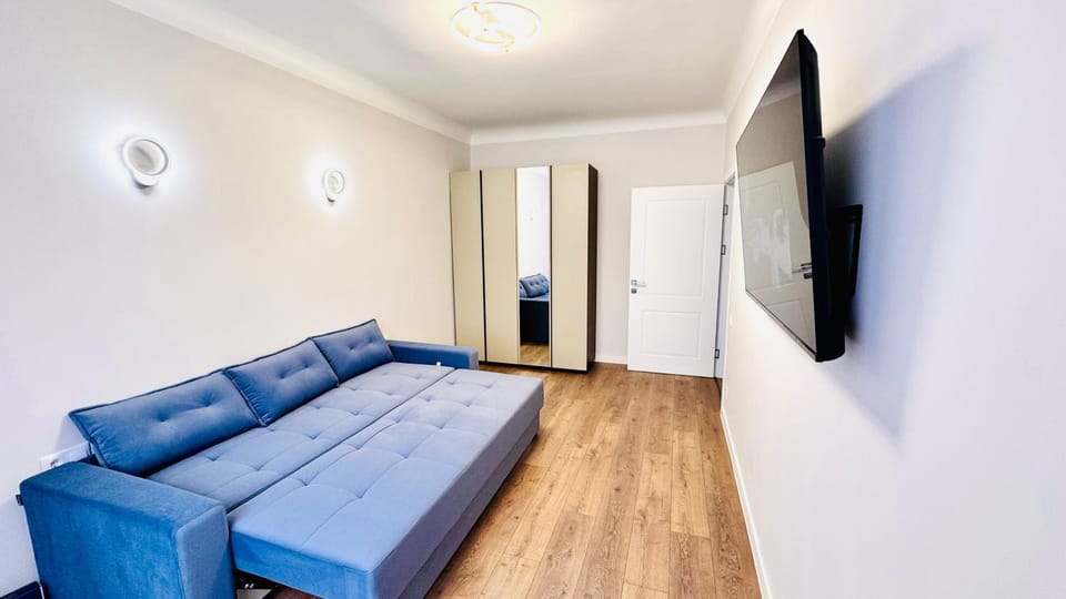 TV and multimedia, Living room, Seating area, Evening entertainment