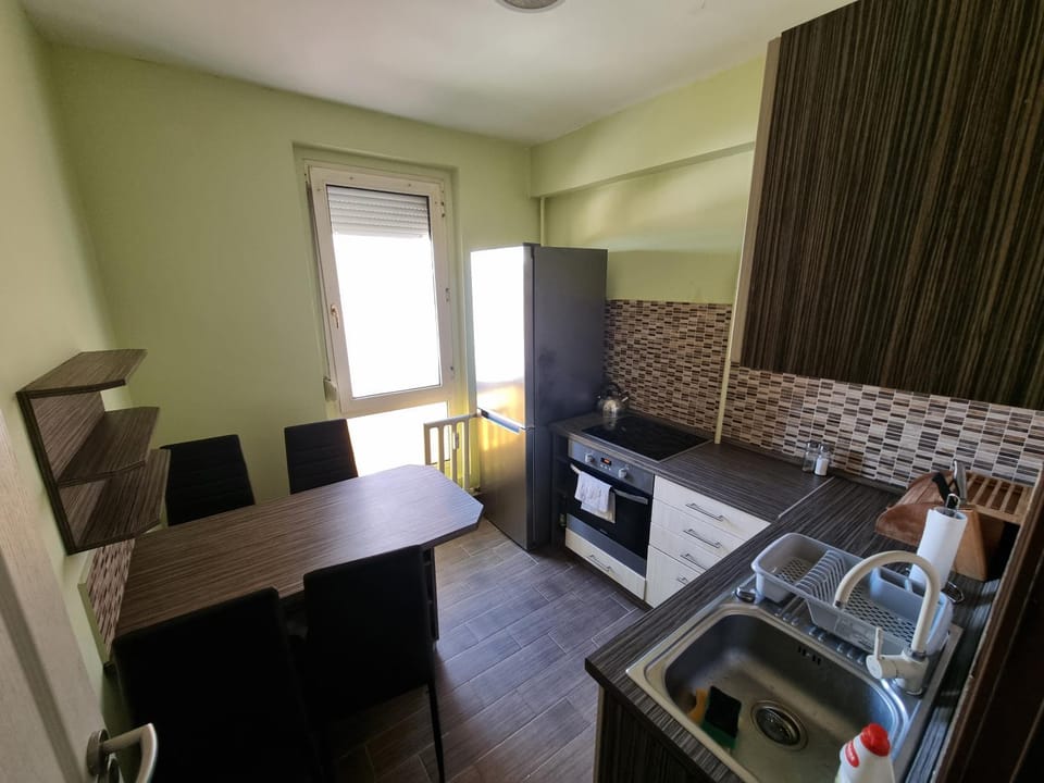 Los Robles Avenue 2311 Apartment in Hungary