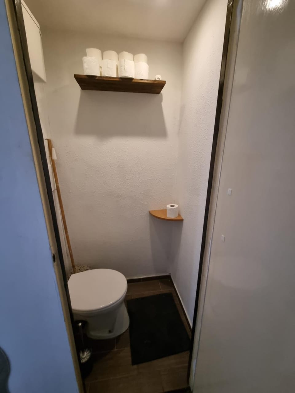 Los Robles Avenue 2311 Apartment in Hungary