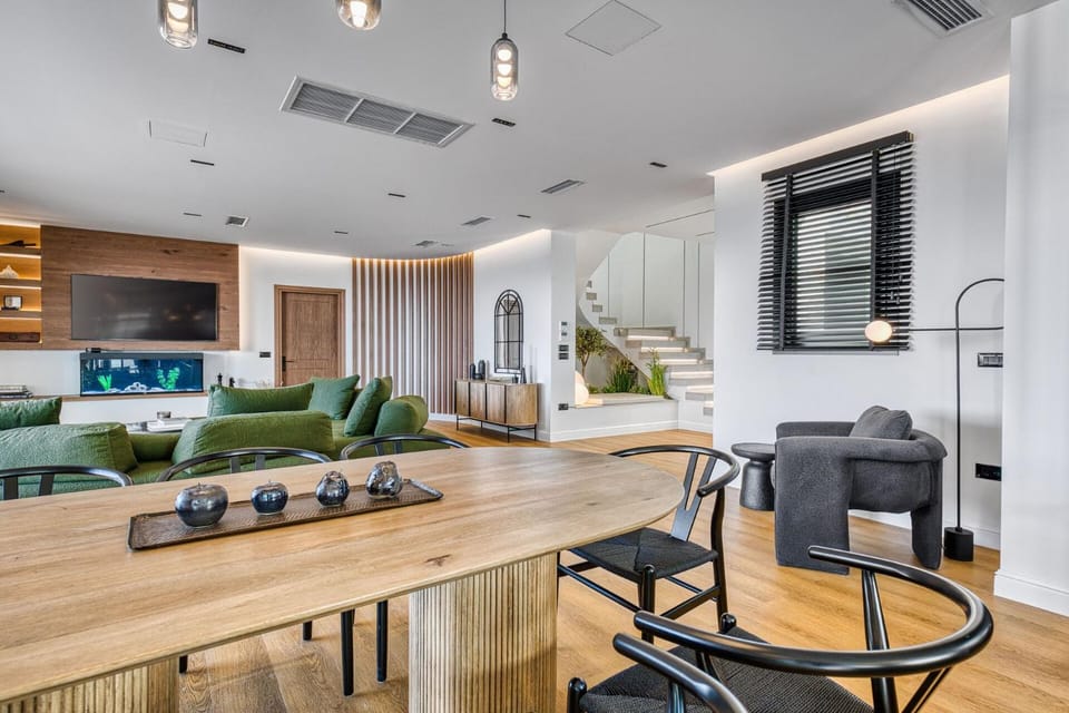Living room, Dining area
