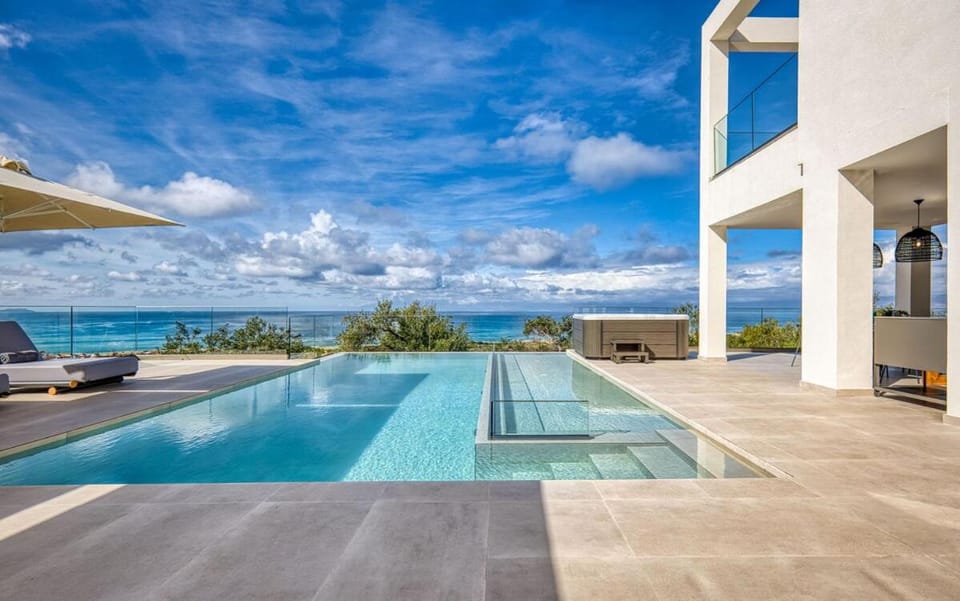 Pool view, Sea view, Swimming pool, sunbed