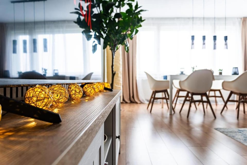 Living room, Seating area, Dining area