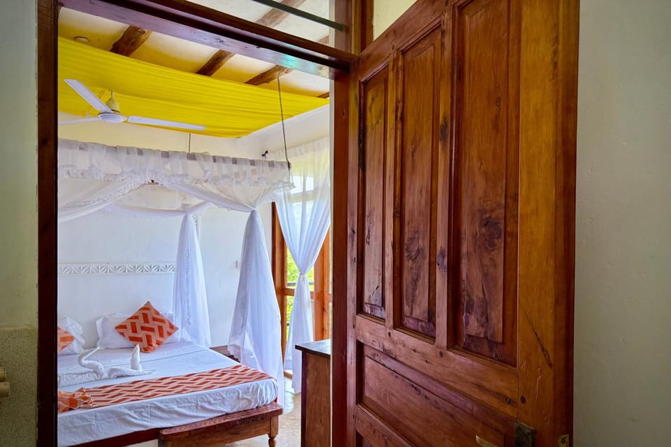 Bed, View (from property/room), View (from property/room), Photo of the whole room, Bedroom, bidet, towels, wardrobe