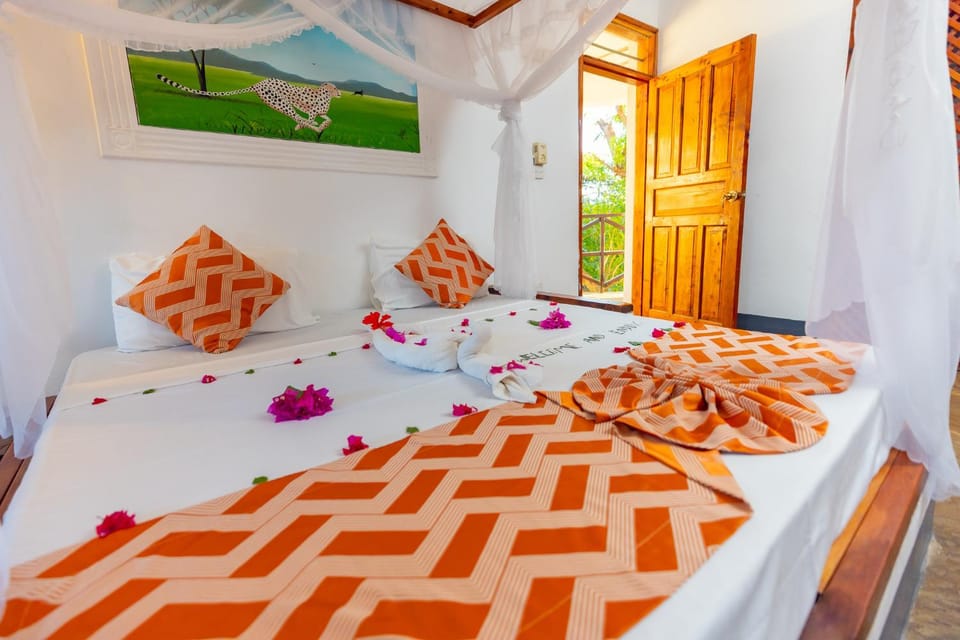 Bed, View (from property/room), Photo of the whole room, Decorative detail, Decorative detail, internet, internet