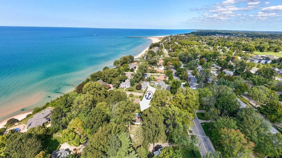 Twilight Ridge Near Downtown South Haven and Lake House in South Haven
