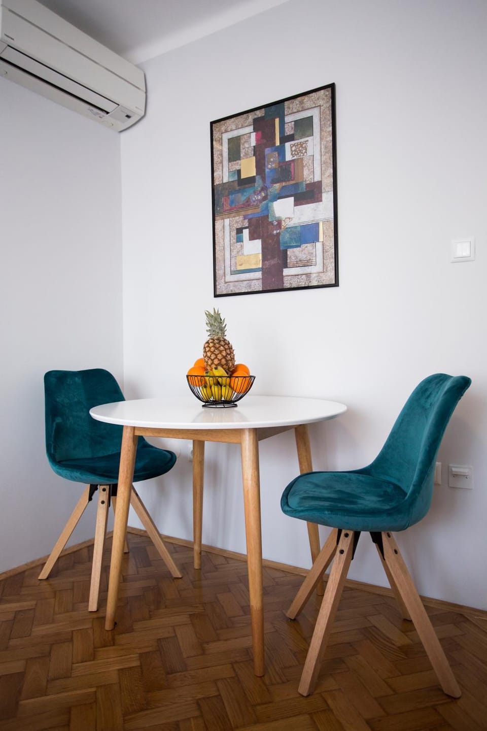 Seating area, Dining area