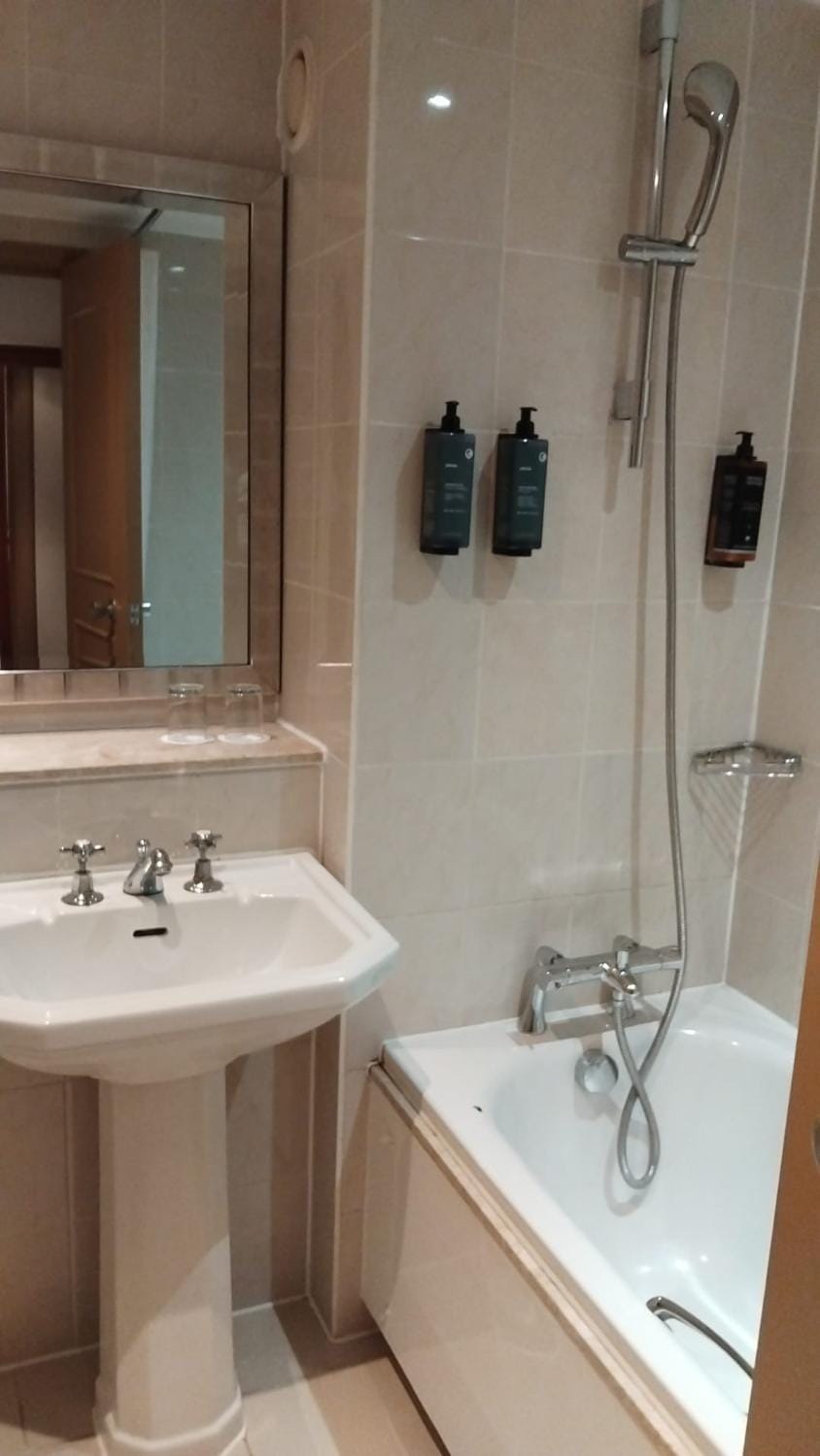 London Thames Lodge by Dancenter near Thorpe Park Hotel in Staines-upon-Thames