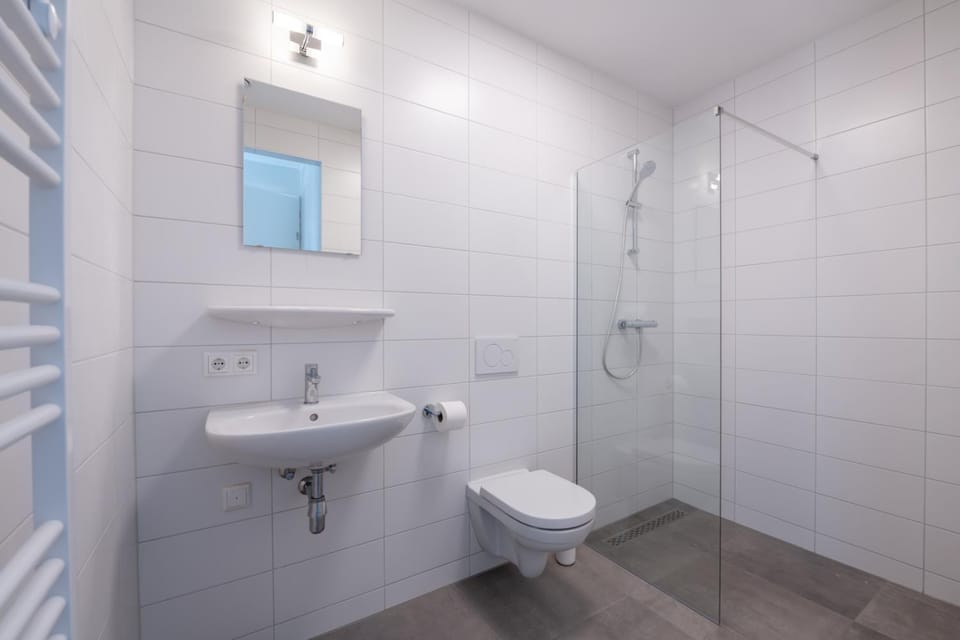 Shower, Toilet, Bathroom