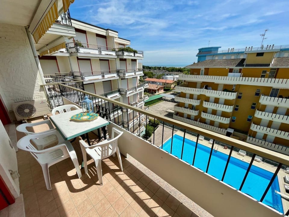 Balcony/Terrace, Swimming pool