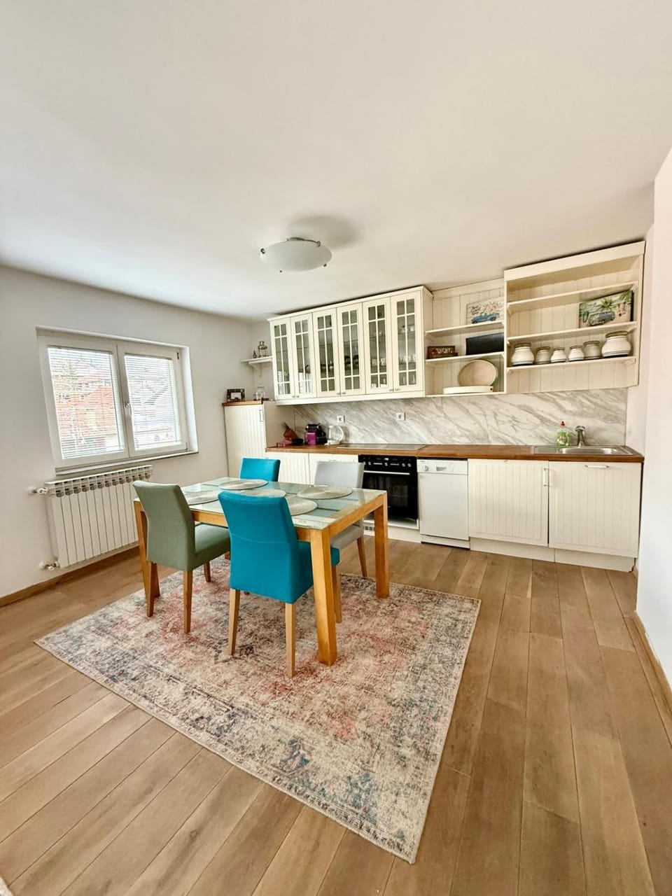 Kitchen or kitchenette, Seating area, Dining area, dishwasher, stove