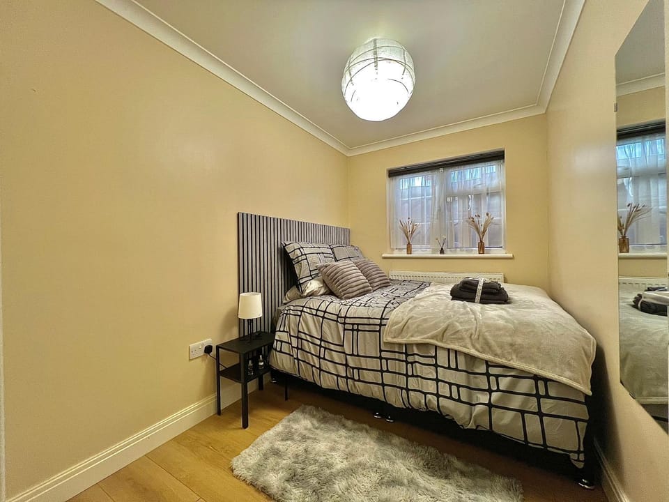 Bed, Photo of the whole room, Bedroom